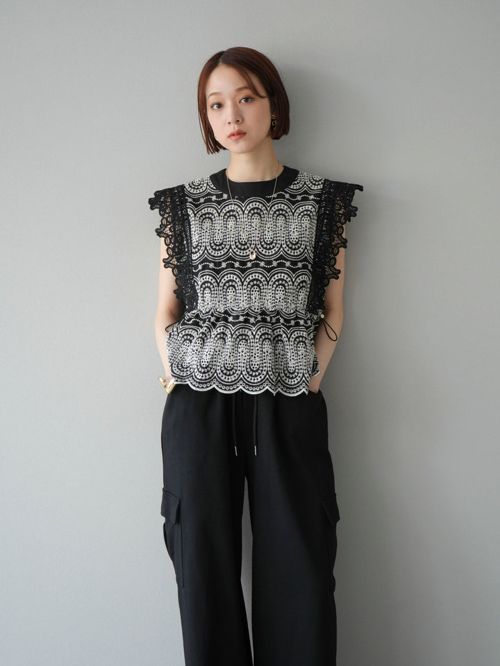 [SET] 扇貝刺繡蕾絲上衣 + 腰線側袋運動褲（2 組）