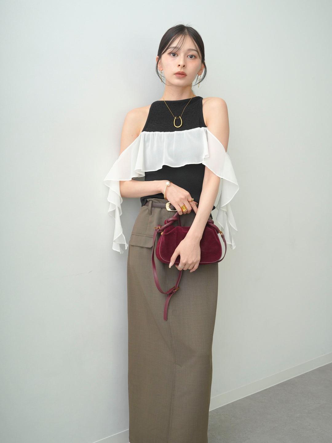 [SET]シフォンフリルドッキングノースリニットトップス+クレープデシンフラップ付きストレートスカート(2set)