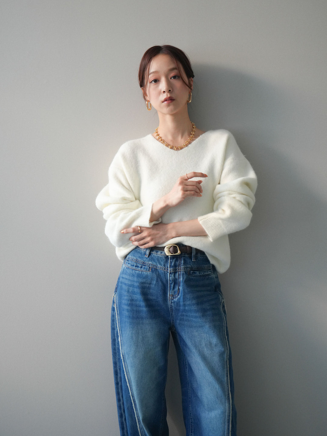 [SET]シュシュ付きアンゴラタッチVネックニットプルオーバー+サイドフリンジワイドデニムパンツ(2set)