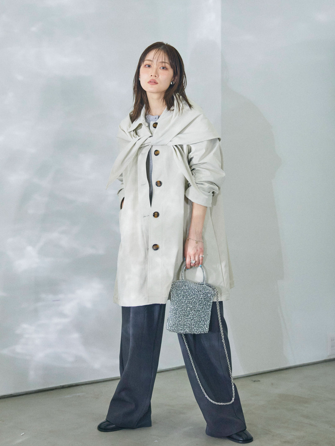 【Allure】[SET]スカーフ付ステンカラーミディアムコート+ミニポケットニットカーディガン+アシンメトリーウエストタックパンツ(3set)