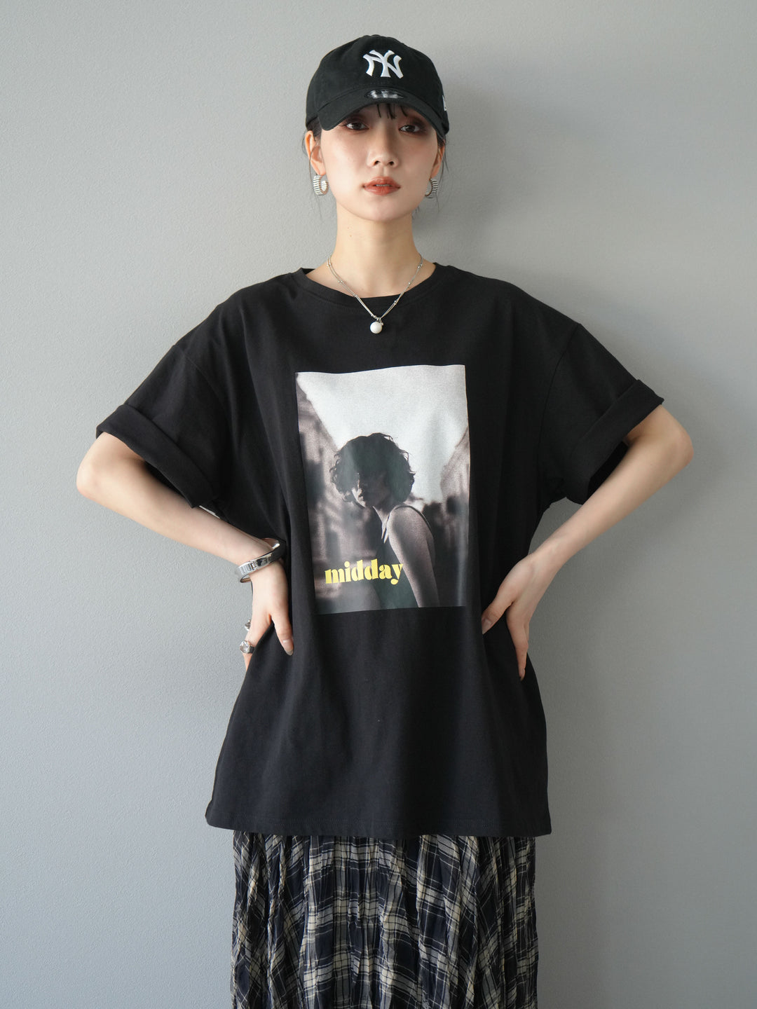 [SET]ネオンロゴフォトプリントBIG Tシャツ+シアーチェックアシンメトリーワッシャースカート(2set)
