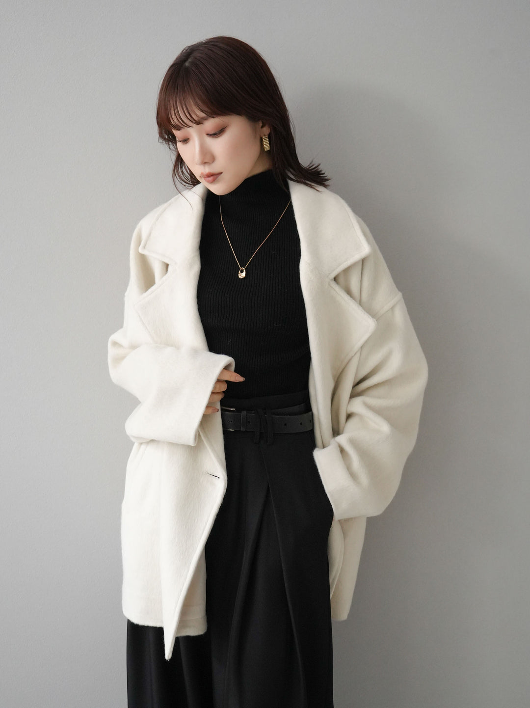 [SET]フェイクビーバーミドルコート+袖ボタンハイネックリブニットトップス+ベルト付ウールタッチワイドパンツL(3set)