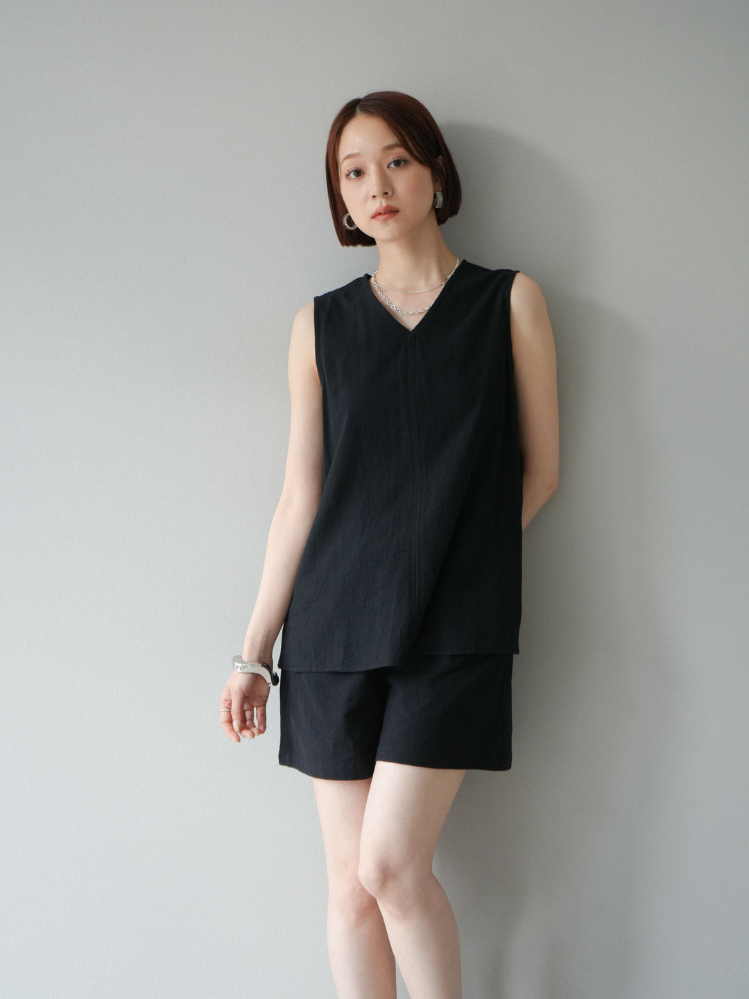 [套裝] 亞麻V領襯衫與短褲套裝（2套）
