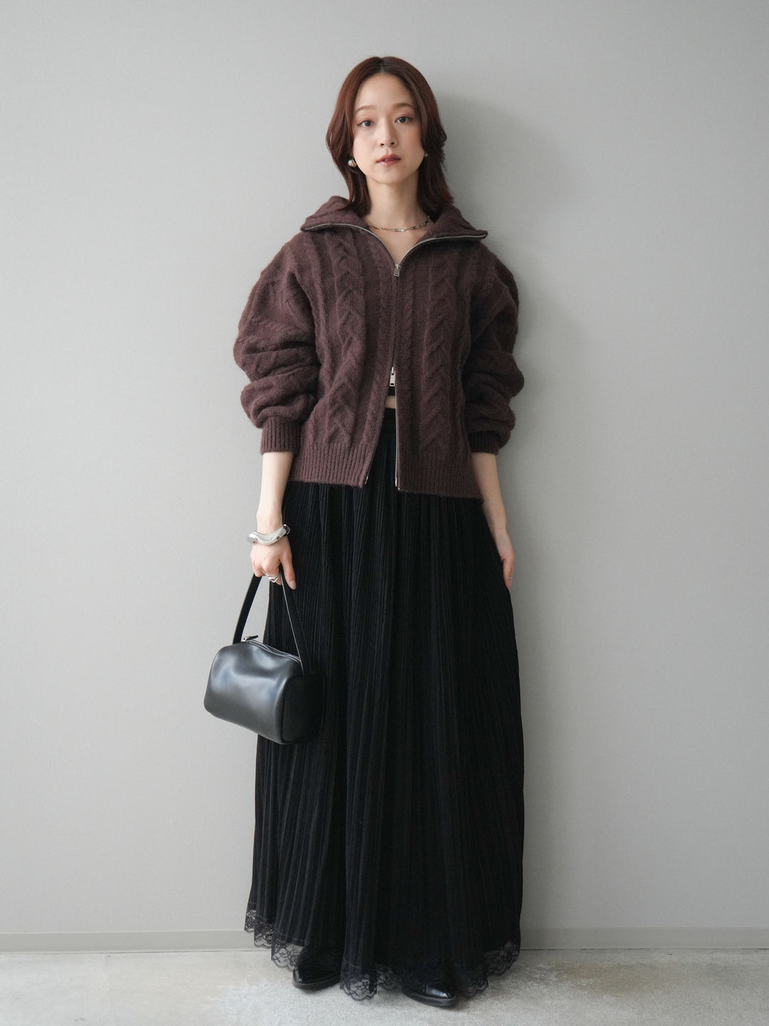 [SET]ケーブル編みハイネックZIPニットカーディガン+裾レーススウェードプリーツマキシスカート(2set)