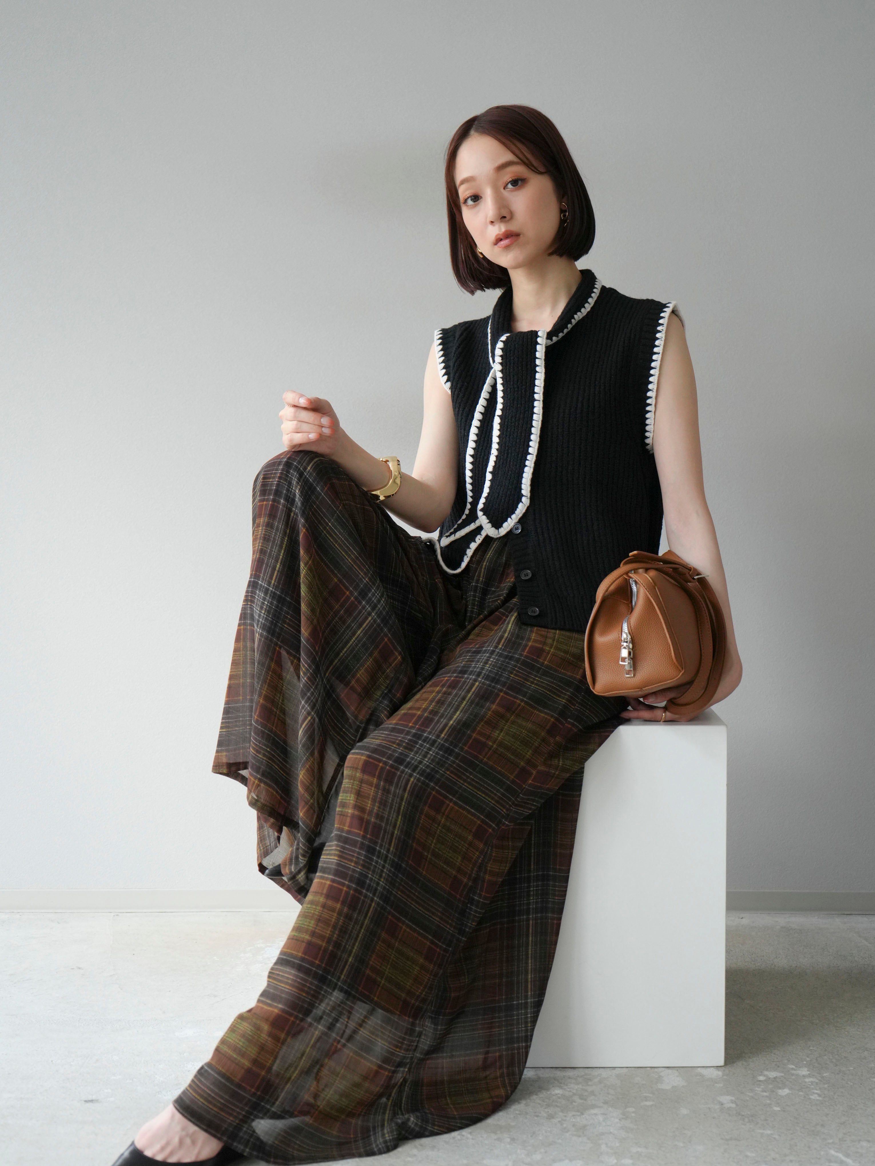 予約]ステッチデザインボウタイニットベスト/ブラック – Lumier