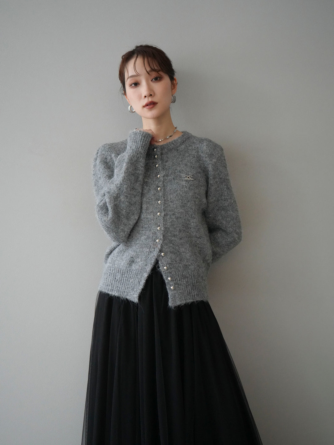 [SET]ブローチ付silverボタンミックスニットカーディガン+チュールボリュームスカート(2set)