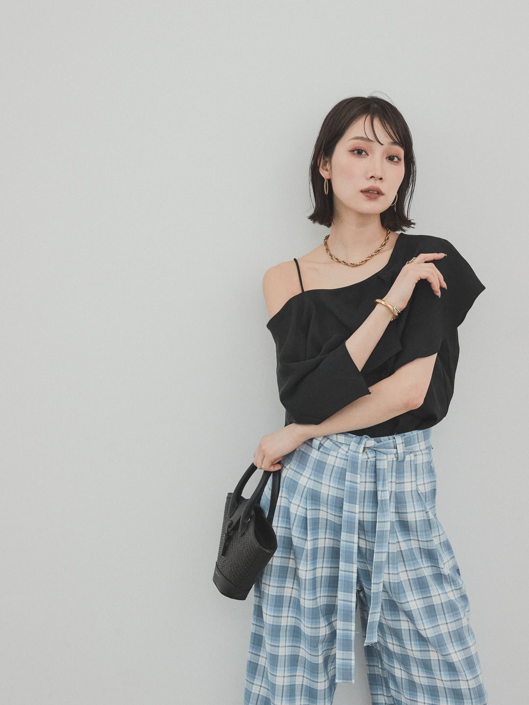 [SET]ワンショルラッフルブラウス+チェック柄ワイドパンツ(2set)