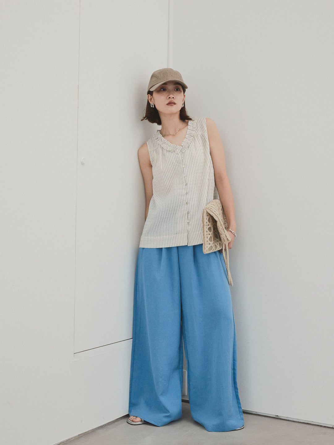 [SET] 條紋荷葉邊襯衫 + 亞麻觸感褶皺寬褲 (2 件套)