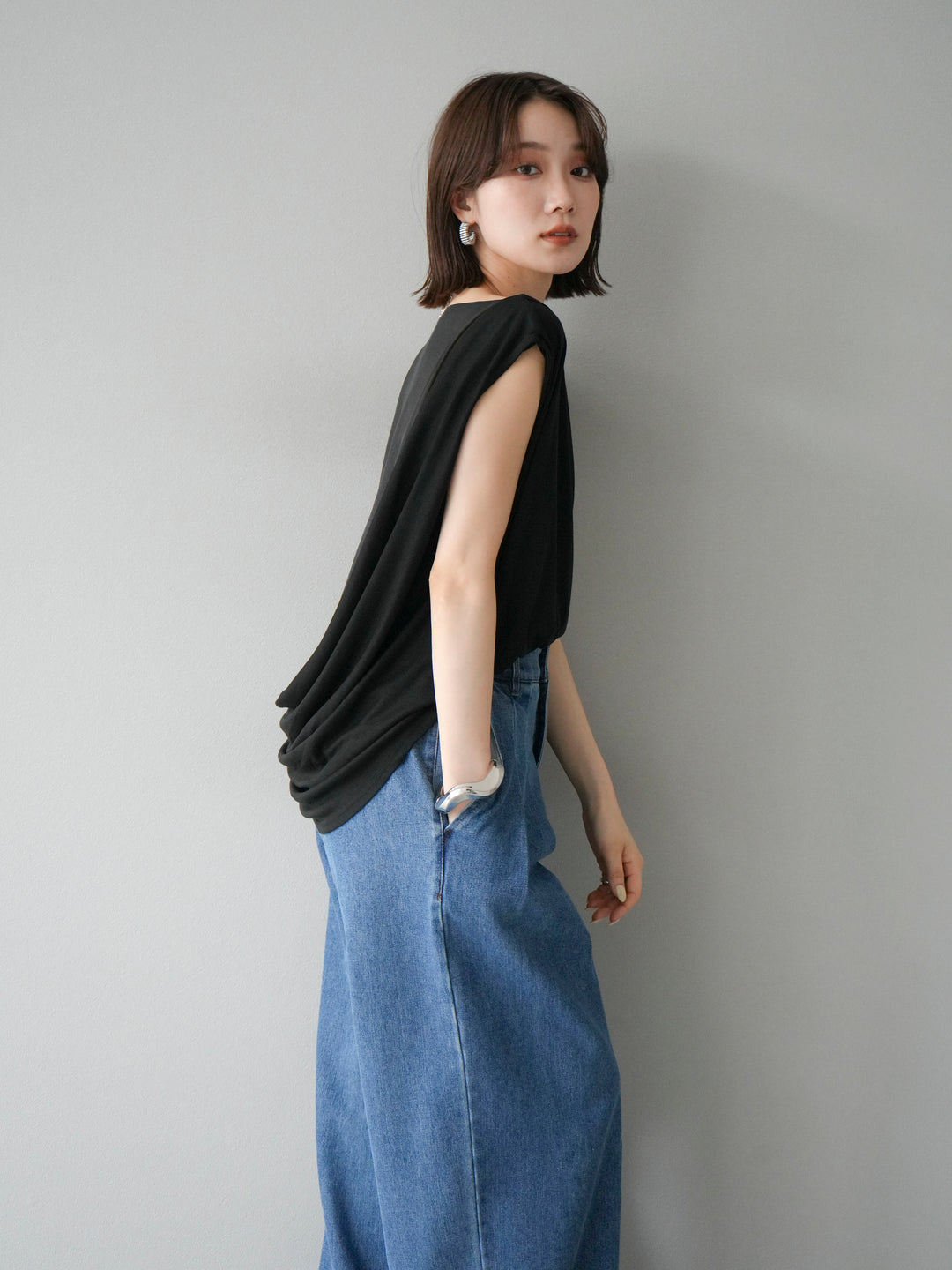 [預訂] 雙向透視多層垂墜上衣/黑色
