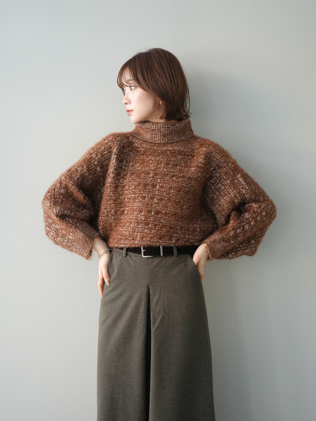 [予約]オフタートルケーブル編みニットプルオーバー/brown