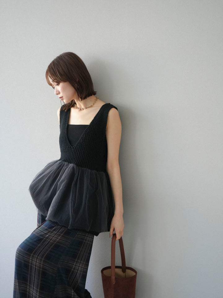 [予約]チュールレイヤードペプラムニットベスト/ブラック