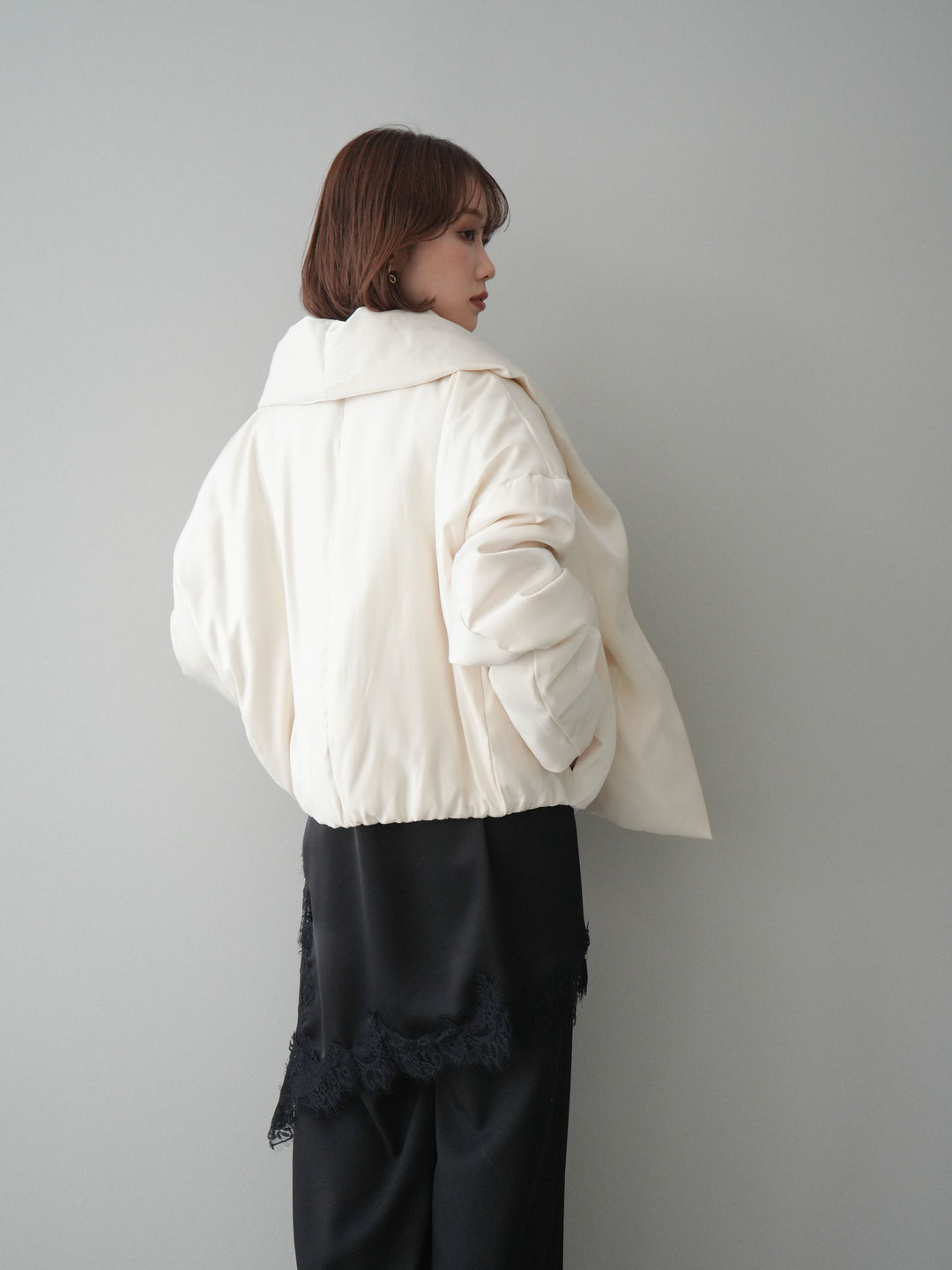 [20%オフ]シャイニーアシンメトリーダウンジャケット/offwhite