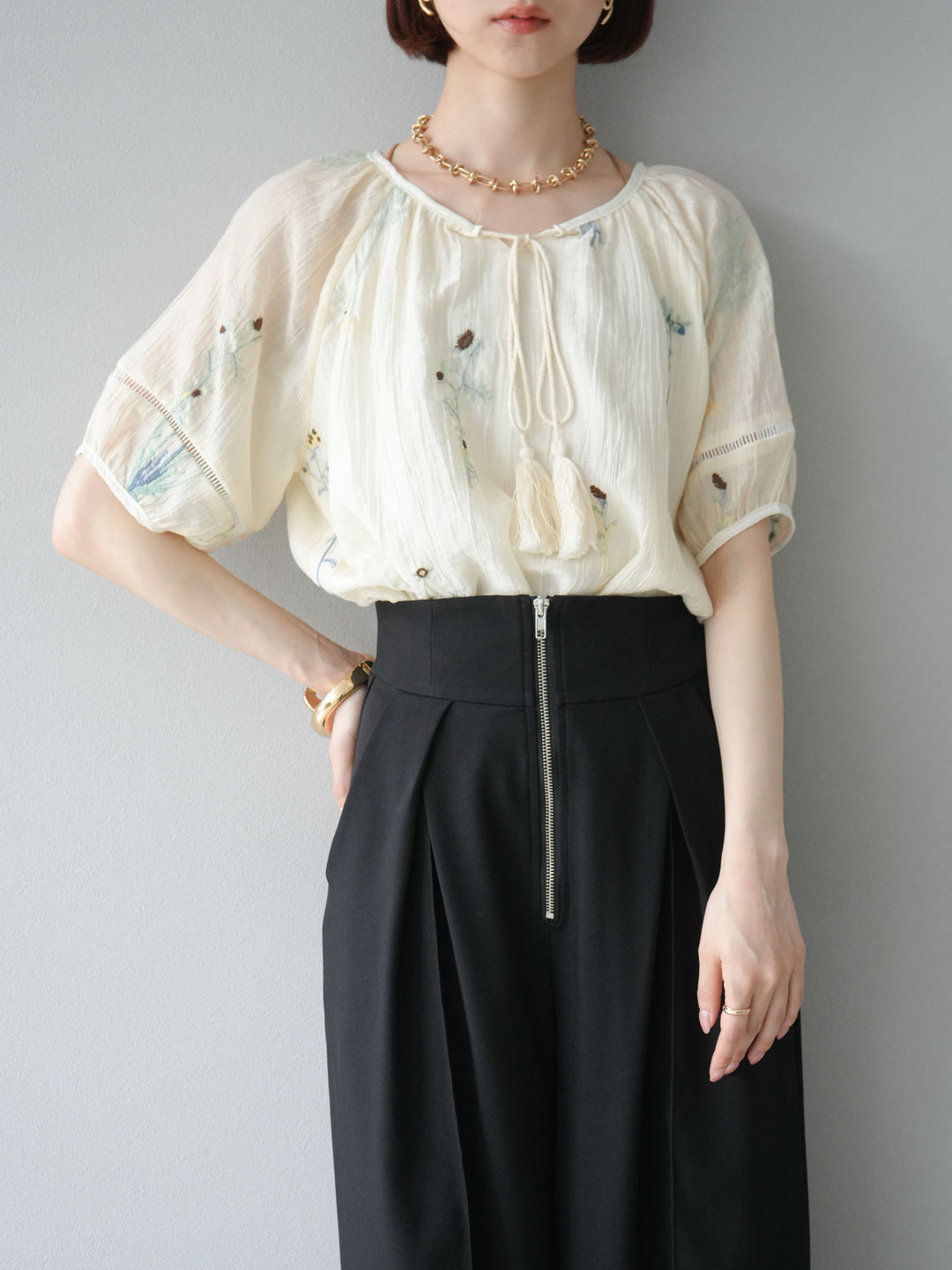 【預購】花朵刺繡半身襯衫/象牙白