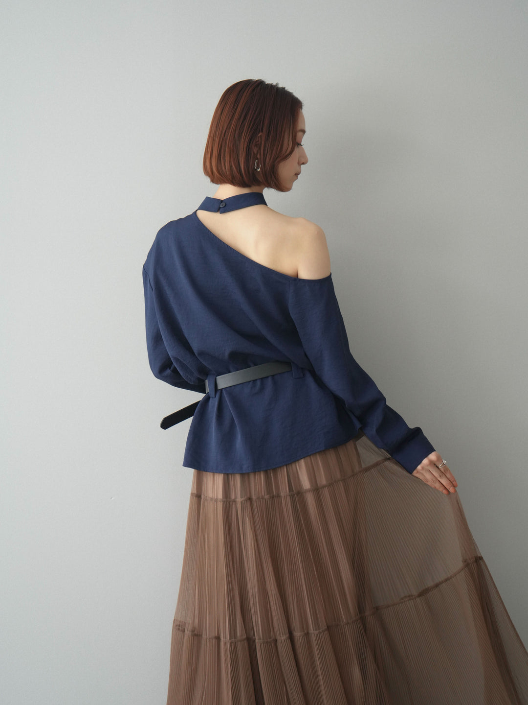 [SET]ベルト付ワンショルダースリットブラウス+ベルト付ワンショルダースリットブラウス(2set)