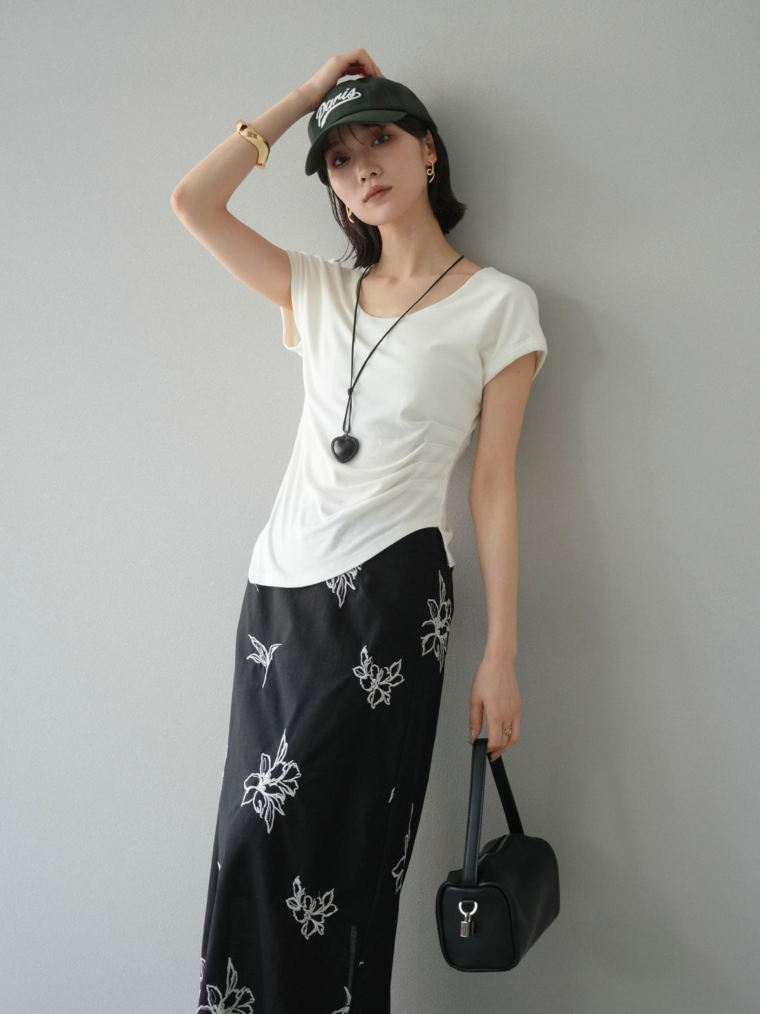 [予約]タックTシャツ＆レザーハートネックレスSET /ホワイト