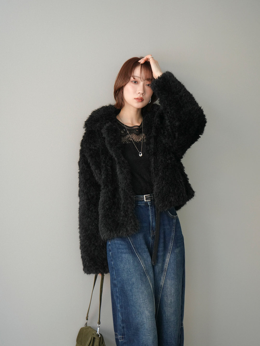 【套裝】短款人造毛領罩衫+磨毛牛仔修身褲（兩件套）