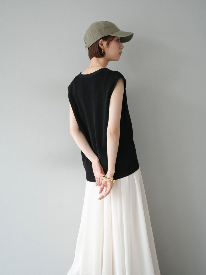 【預購】V領人造絲針織背心/黑色