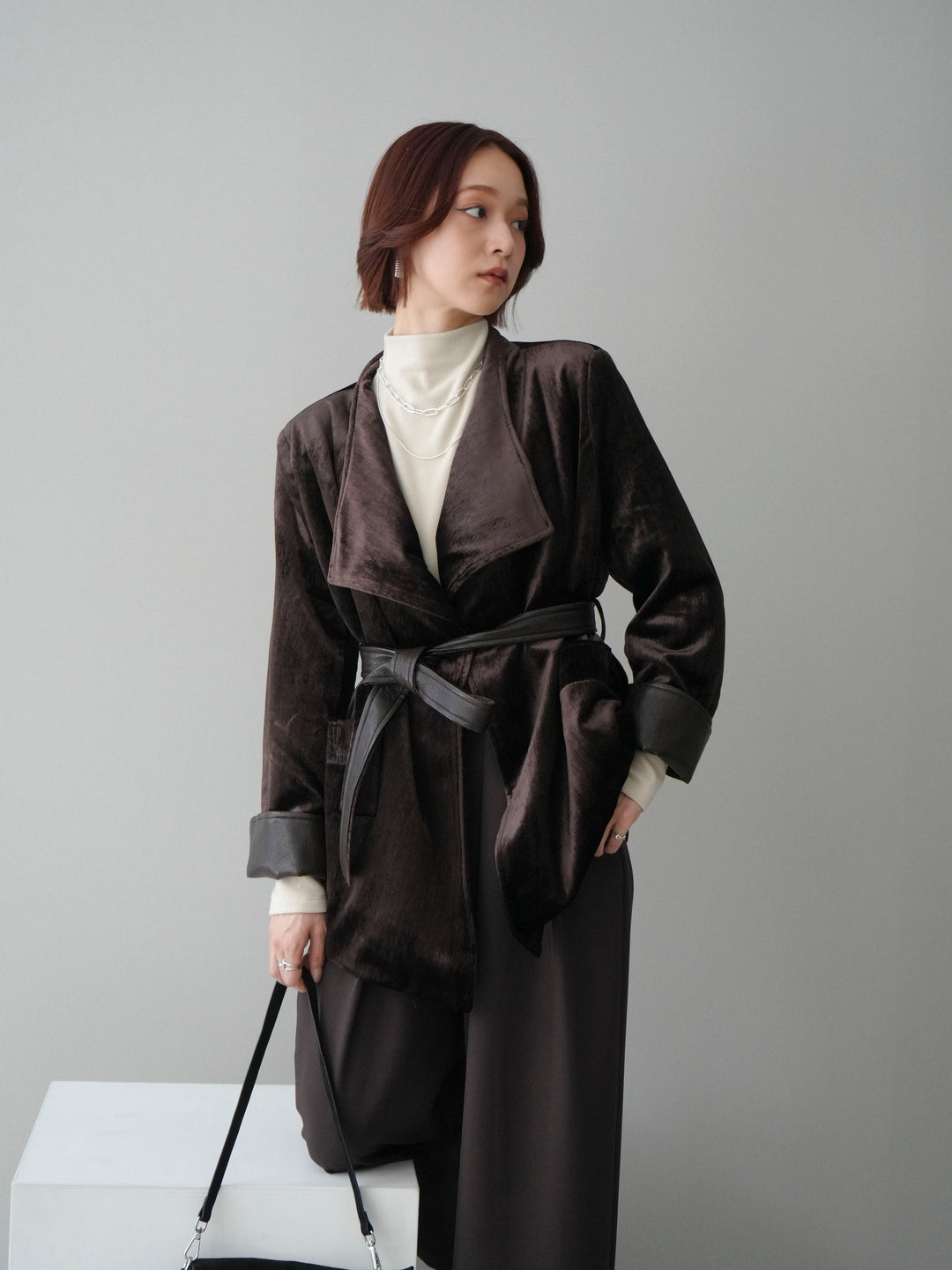 【套裝】絲絨禮服外套+小領墊肩磨毛上衣+腰帶環設計闊腿褲（三件套）