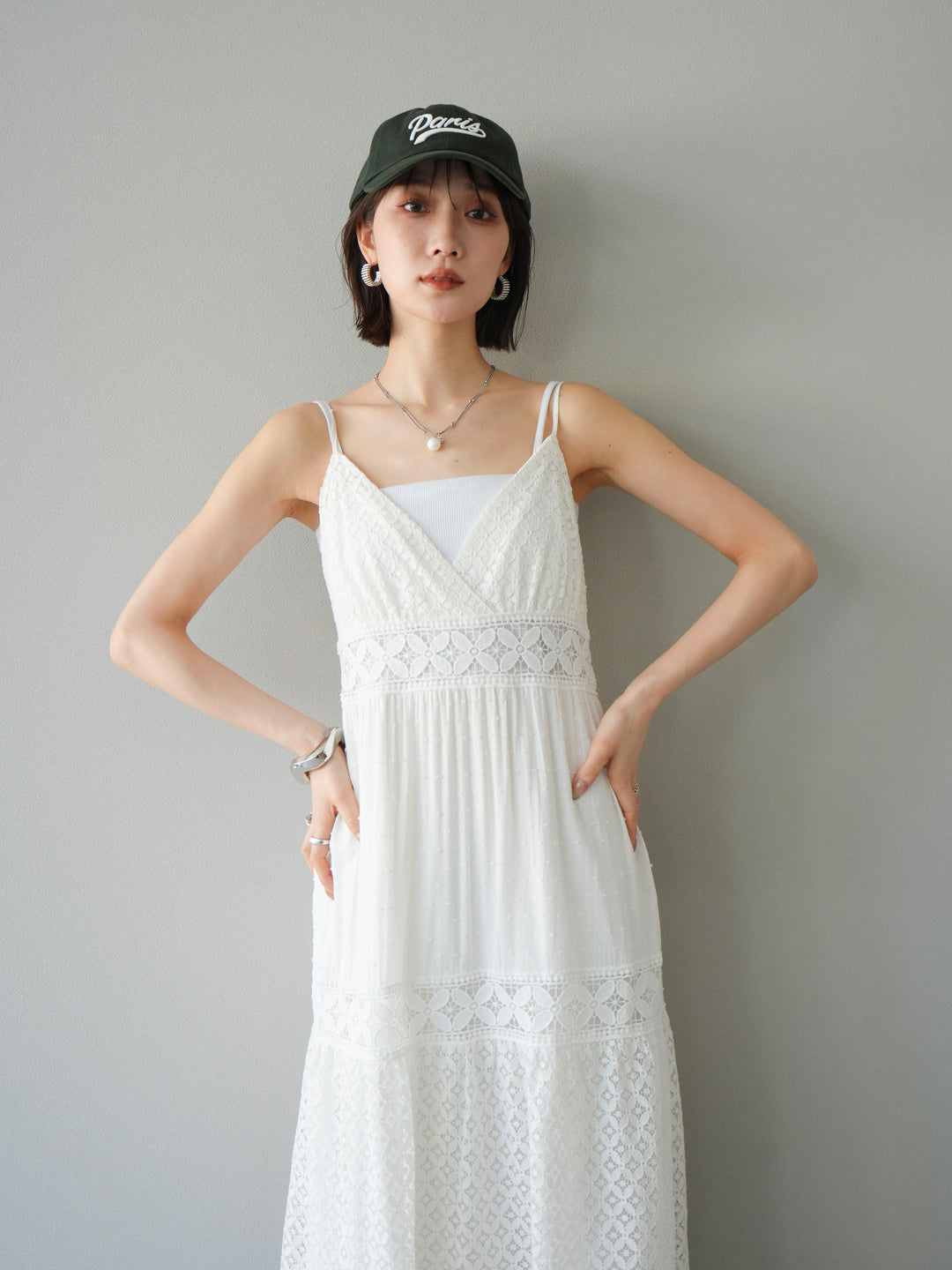 [SET] 蕾絲花邊吊帶裙+網紗羅紋罩杯吊帶背心（2件組）