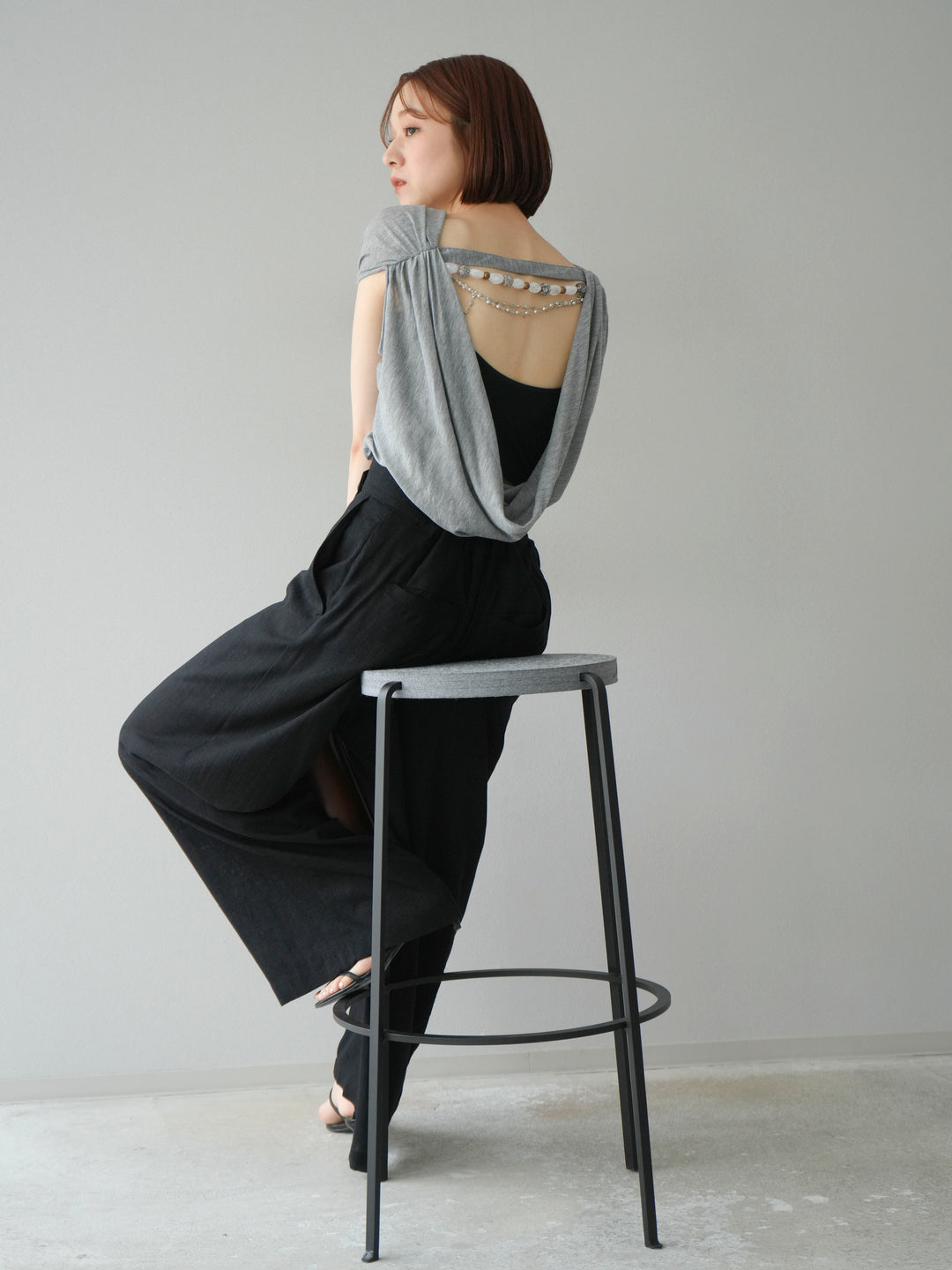 [予約]ビーズチェーン付ドレープトップス/グレー