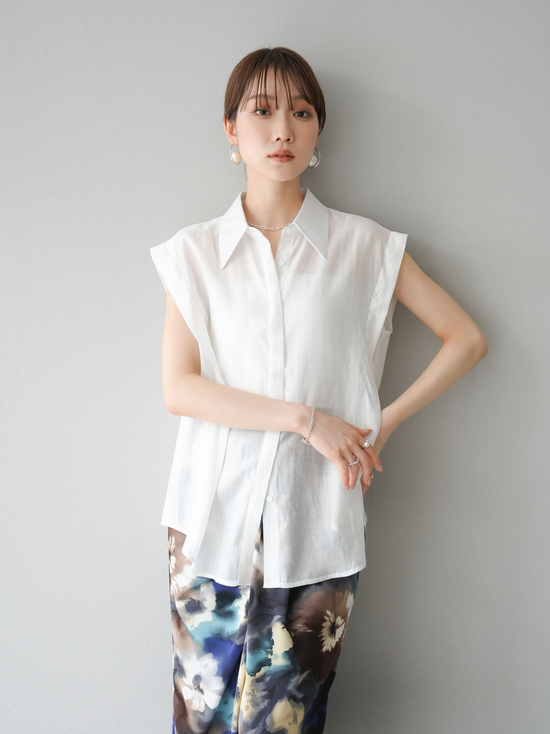[SET]タックショルダーシアーノースリーブシャツ+水彩タッチプリントタックIラインスカート(2set)