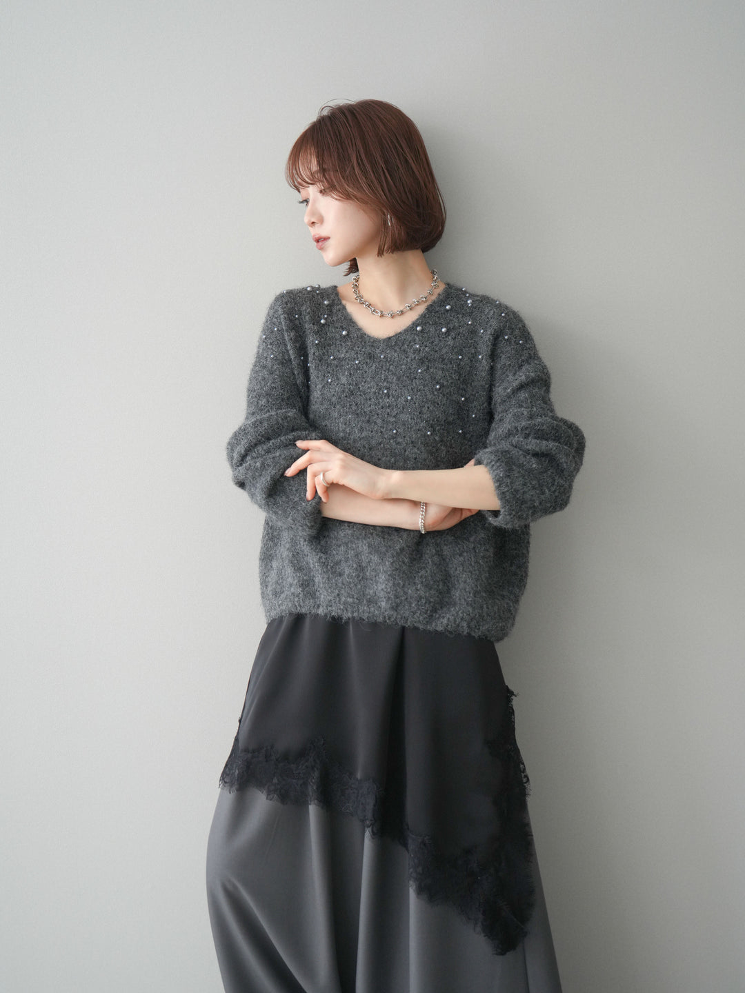 [予約]パール×ビジューVネックニットプルオーバー/gray
