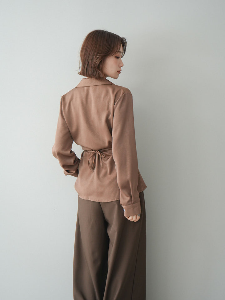 [予約]サイドギャザーアシンメトリーデザインサテンブラウス/brown