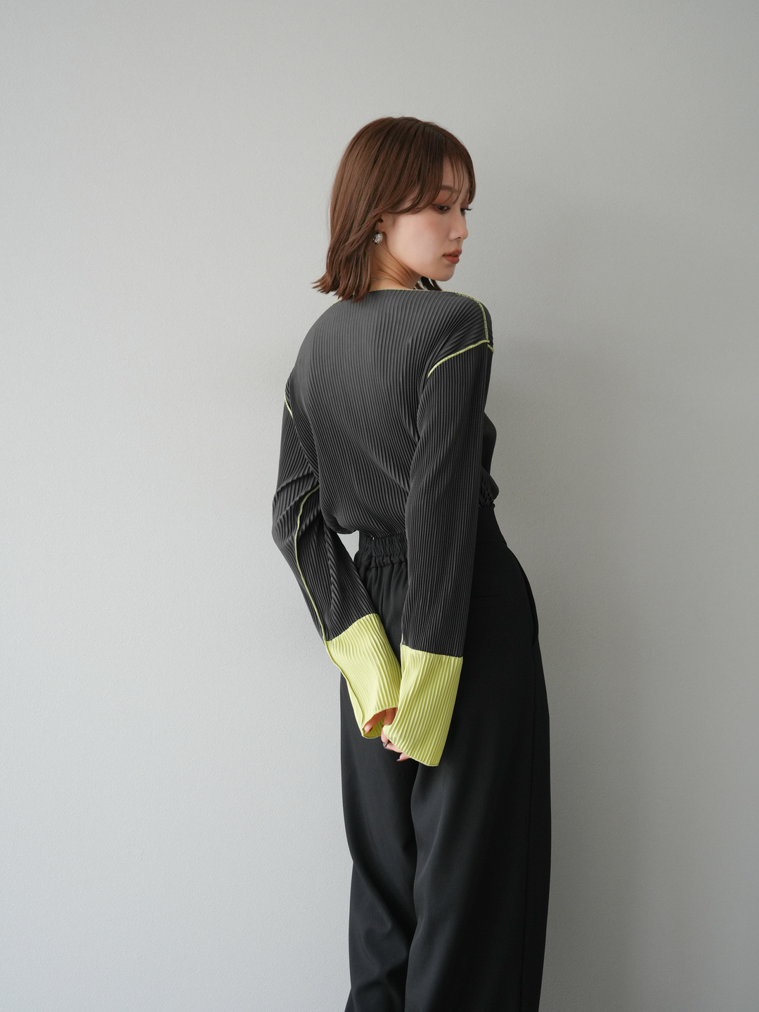 [予約]バイカラープリーツトップス/チャコール