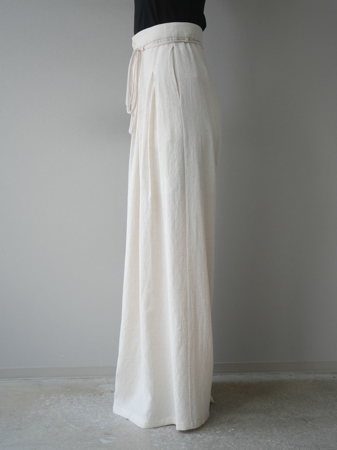 【預購】仿亞麻雙褶設計寬褲/象牙白