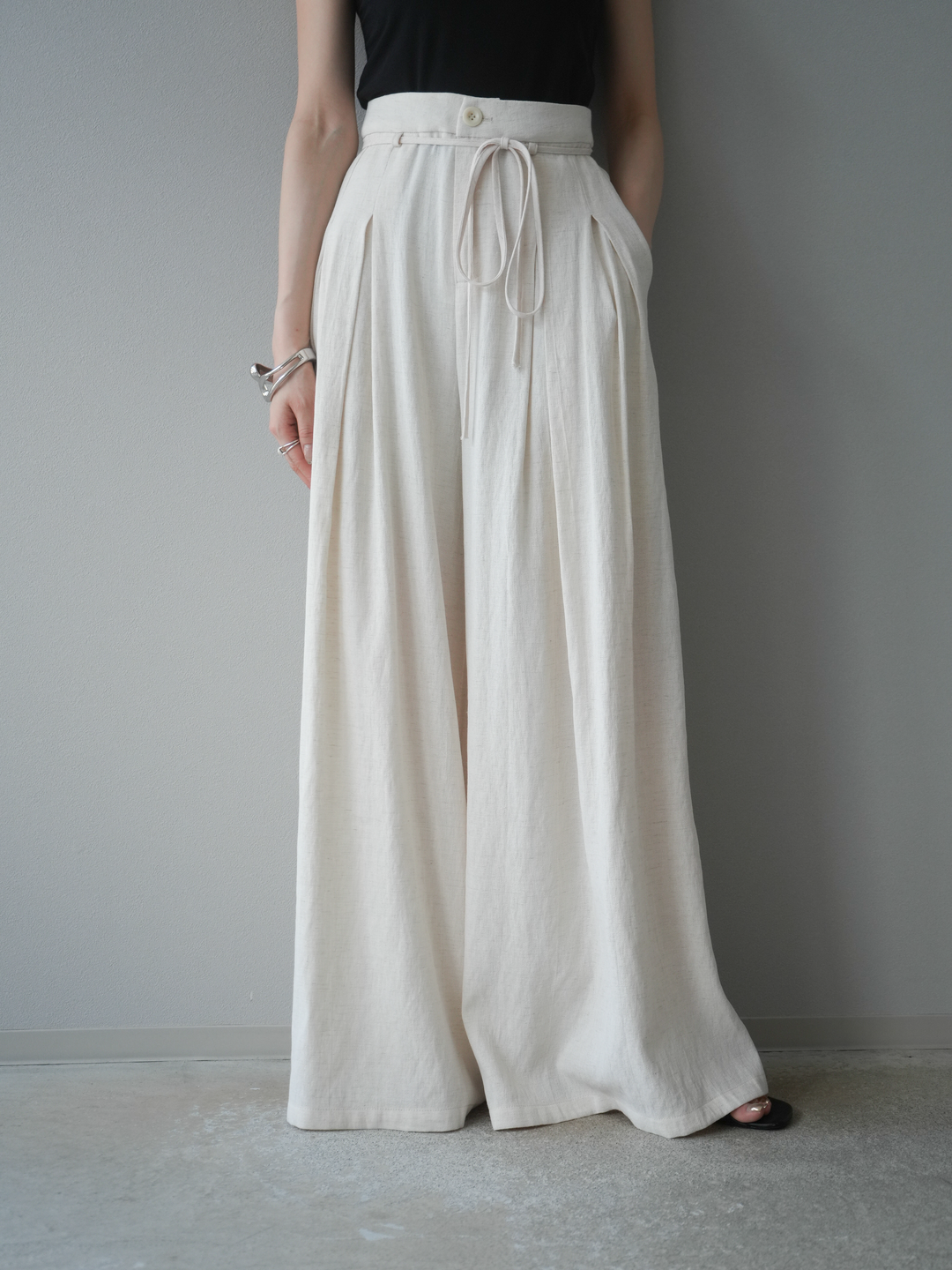 【預購】仿亞麻雙褶設計寬褲/象牙白