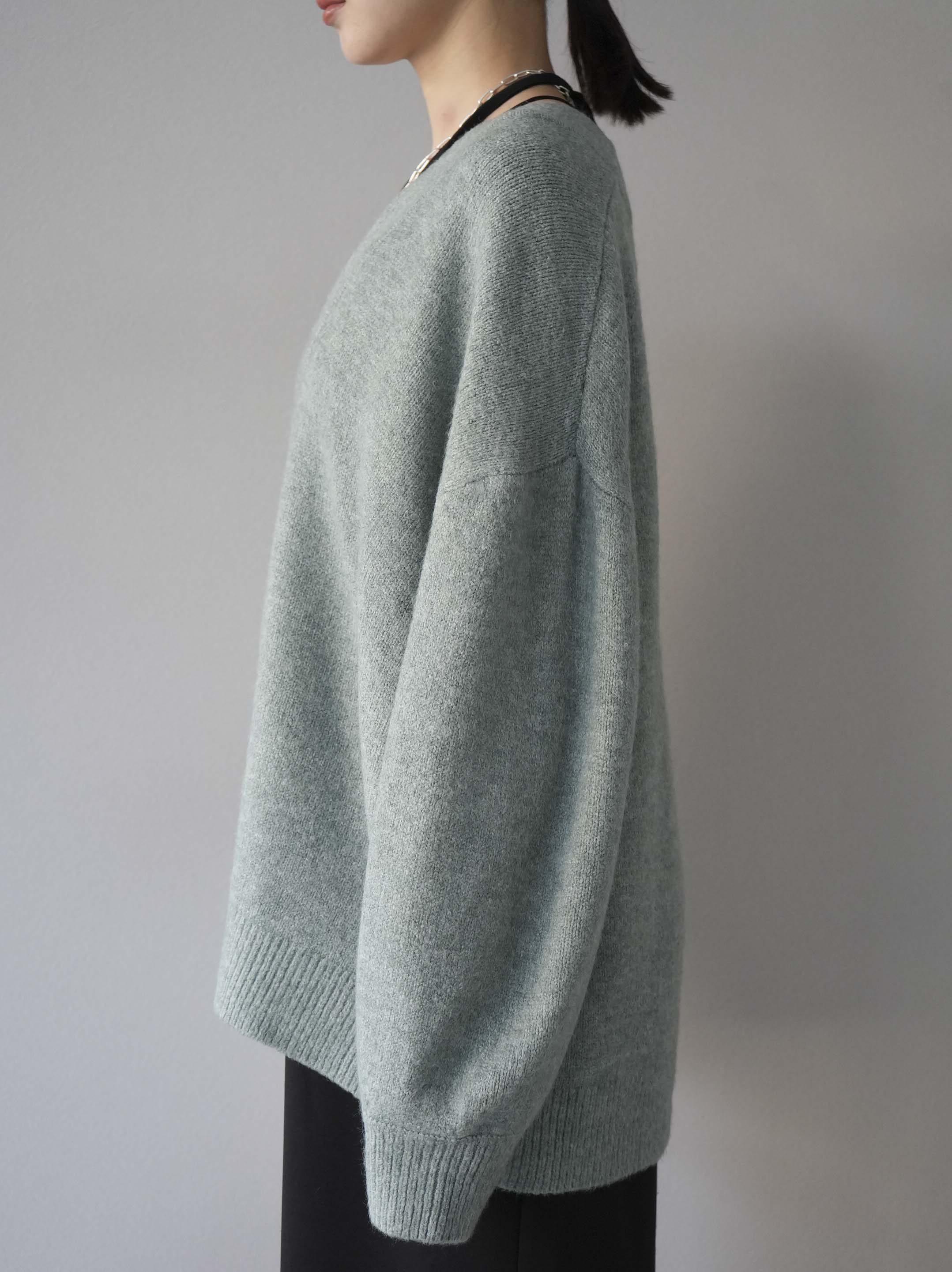 予約]カーブVネックニットプルオーバー/ミント – Lumier