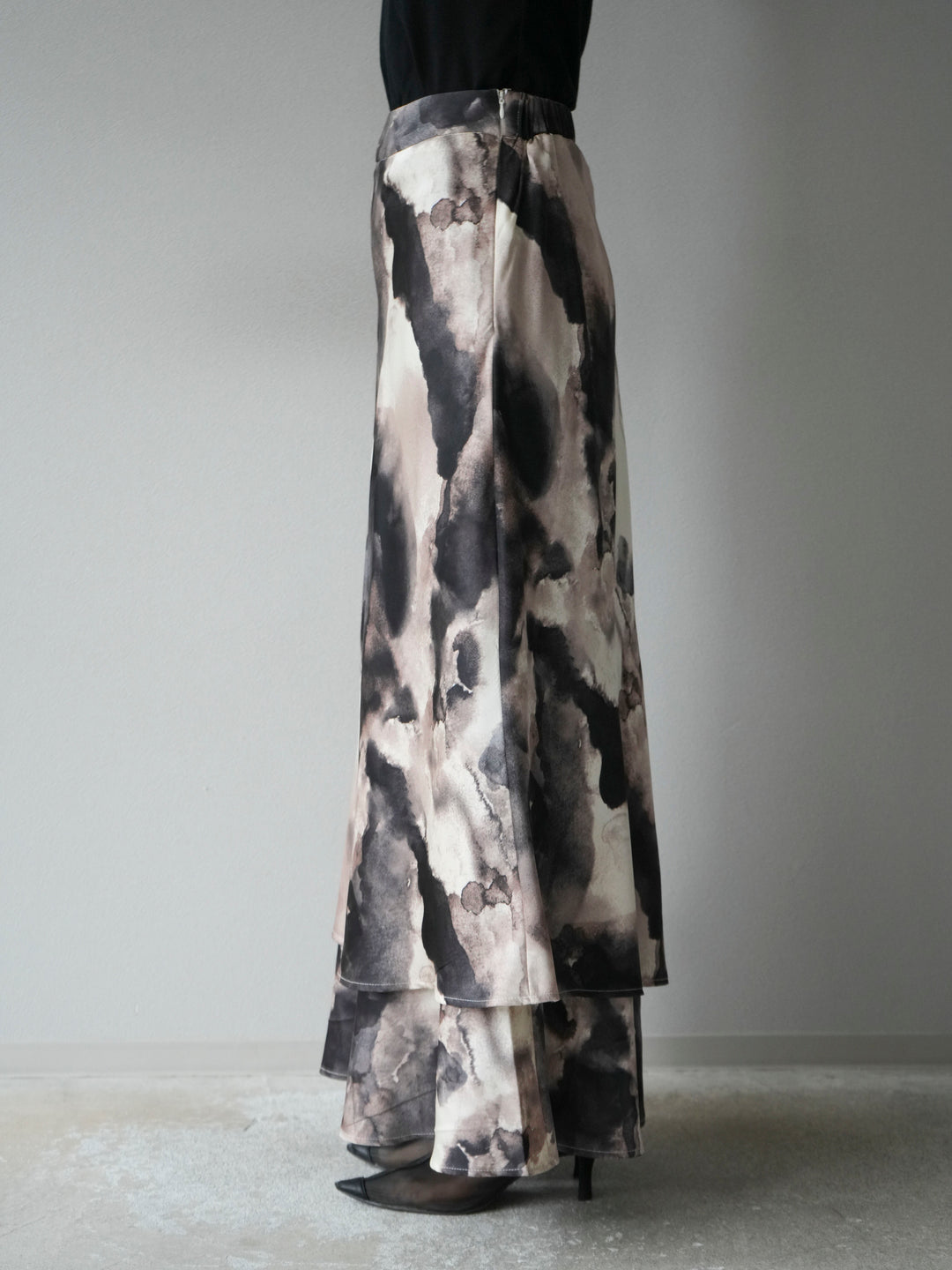 [予約]ニュアンスサテンフリルスカート/アイボリー×チャコールグレー