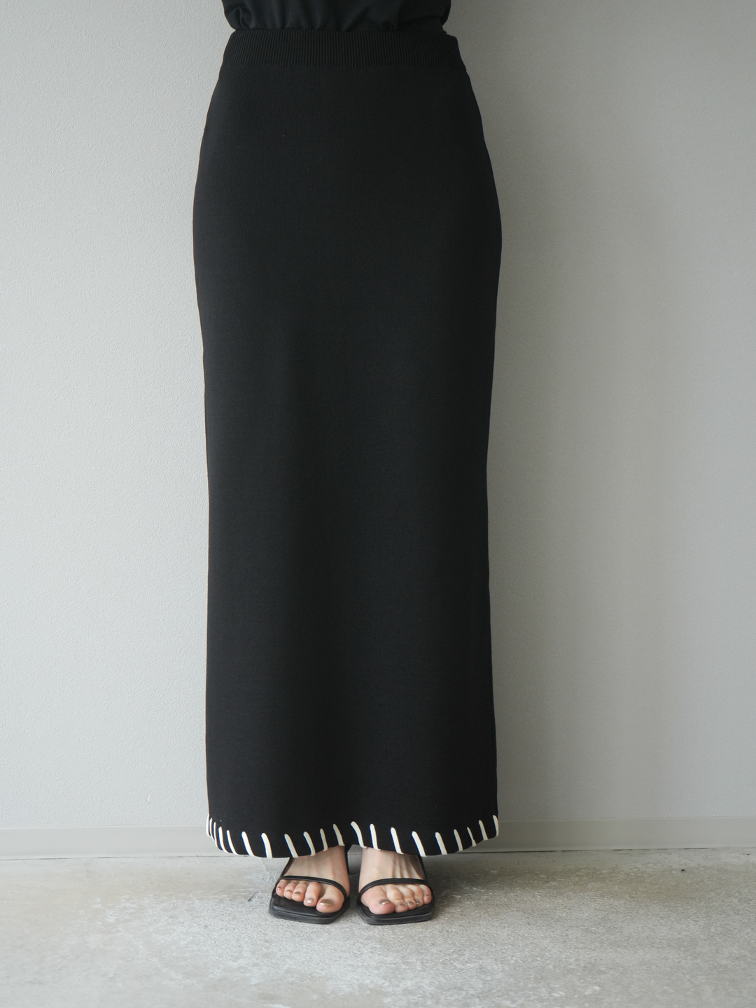 【預購】亞麻質感手縫針織緊身裙/黑色