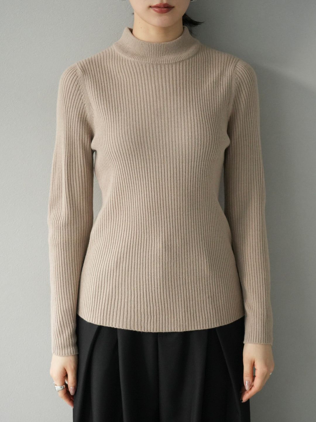 [預訂] 瓶頸羅紋針織上衣/米色