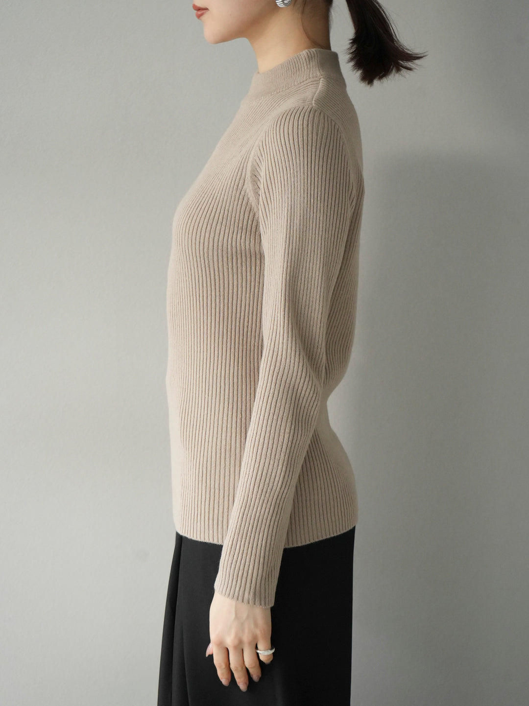 [預訂] 瓶頸羅紋針織上衣/米色