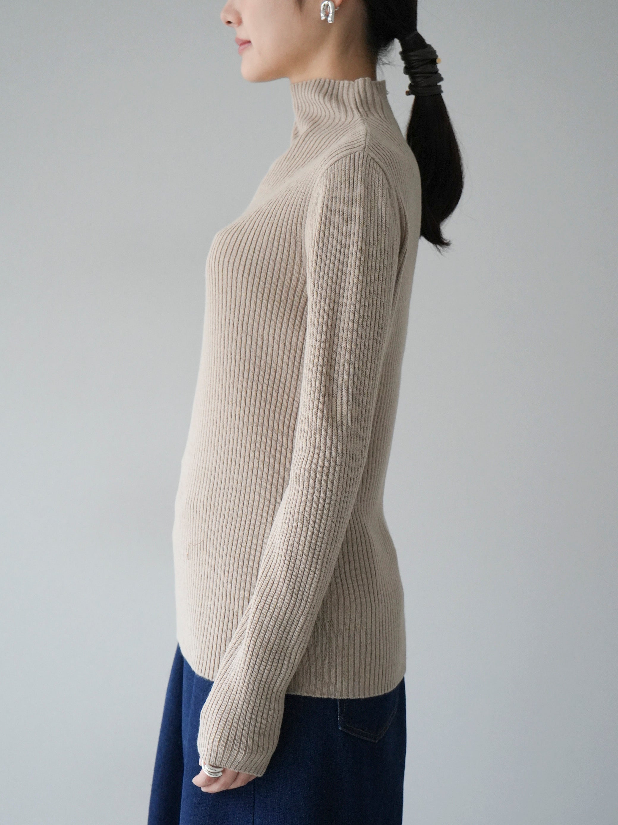 ebure ウールビルドネックリブニット 予約]オフネックリブニットトップス/ベージュ – Lumier