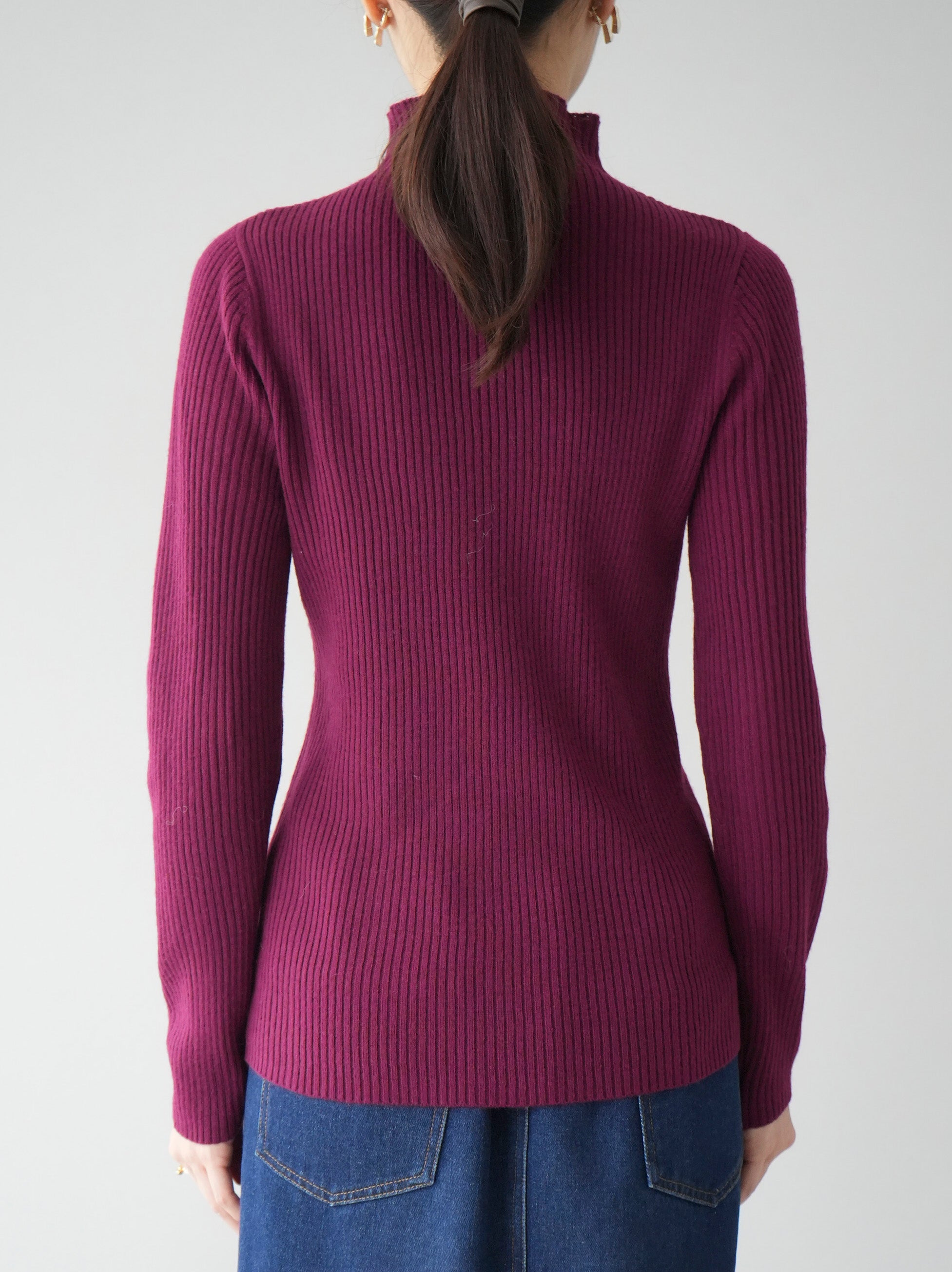 予約]オフネックリブニットトップス/ボルドー – Lumier