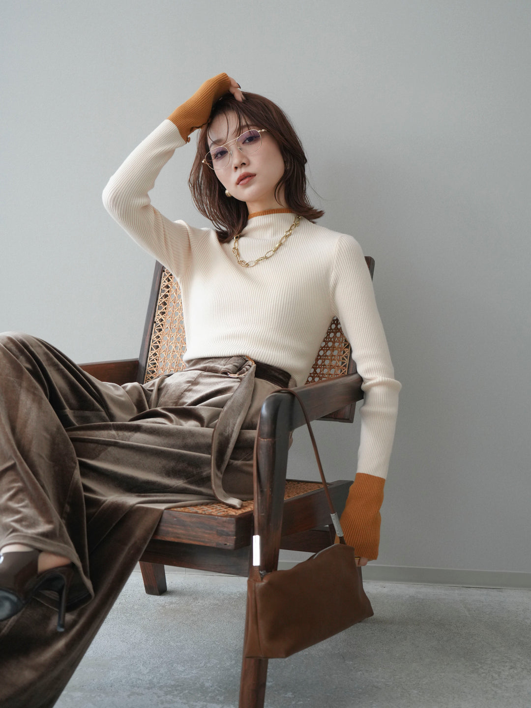 [SET]袖ボタンハイネック配色リブニットトップス+ベロアベルトスリムパンツ(2set)