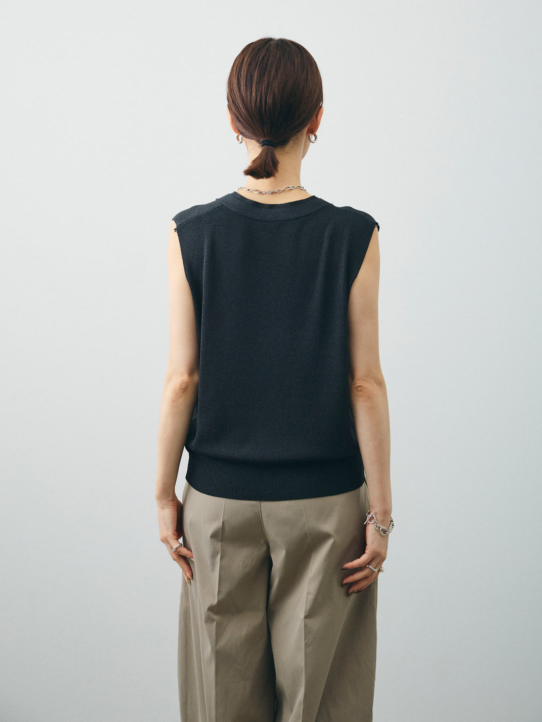 [予約]クールタッチ2WAYデザインニットベスト/チャコール