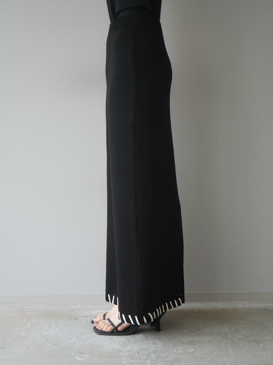 【預購】亞麻質感手縫針織緊身裙/黑色