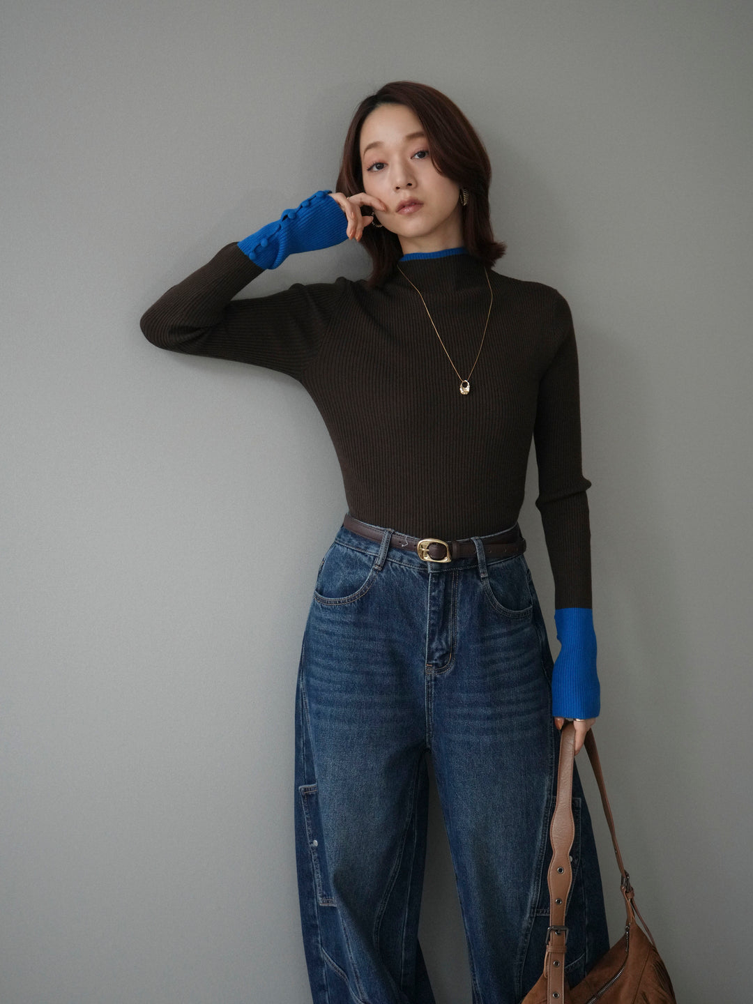 [予約]袖ボタンハイネック配色リブニットトップス/brown
