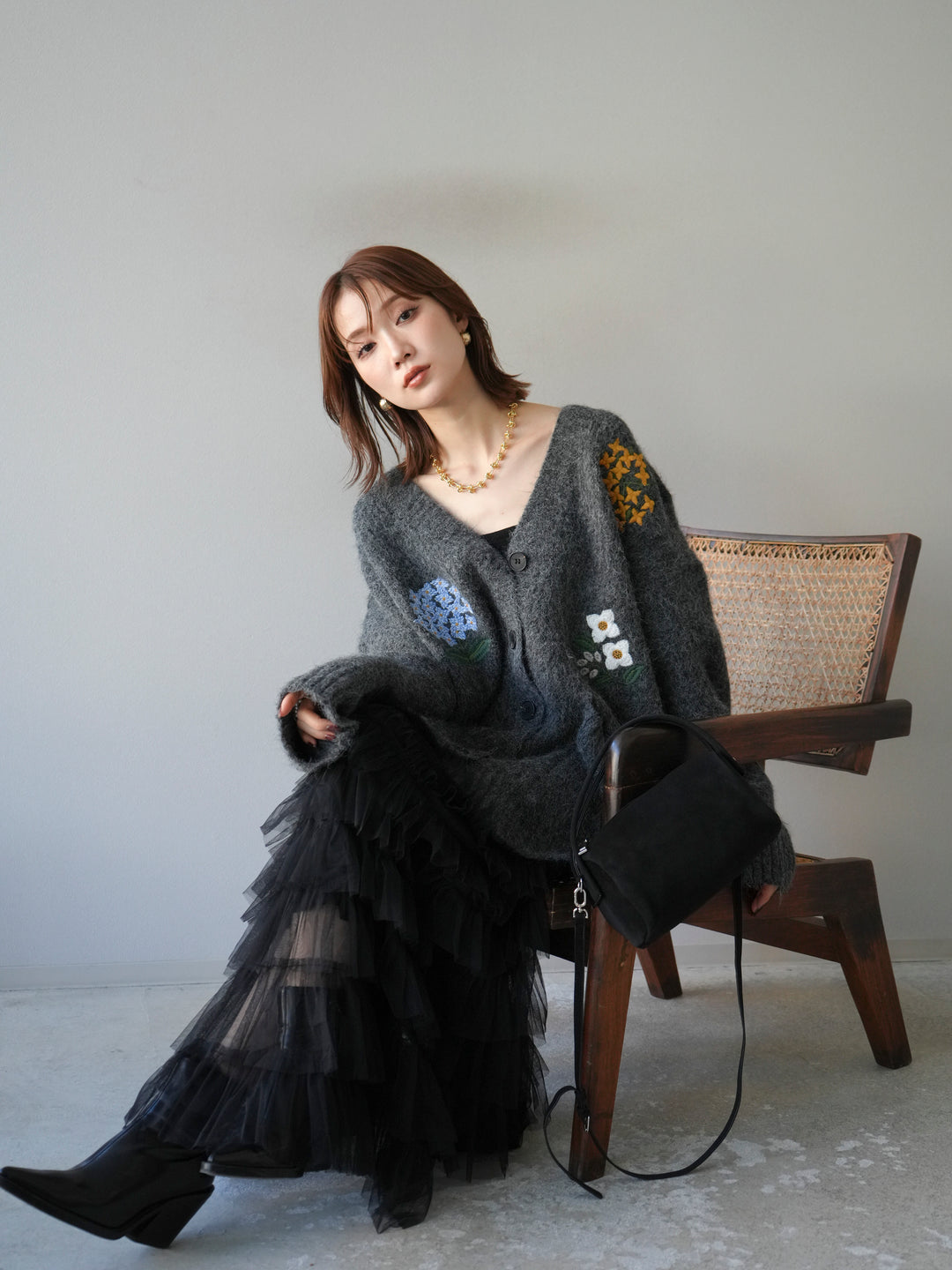 [SET] 花朵刺繡V領寬鬆針織開襟衫 + 薄紗層疊裙 (2套)