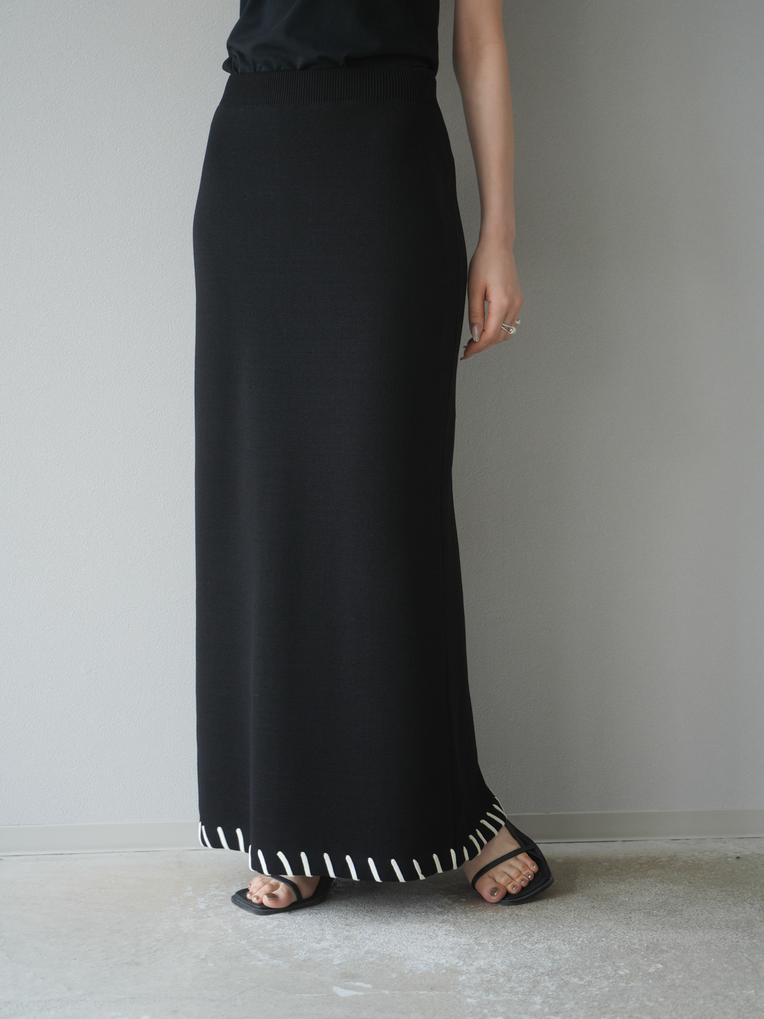 【預購】亞麻質感手縫針織緊身裙/黑色