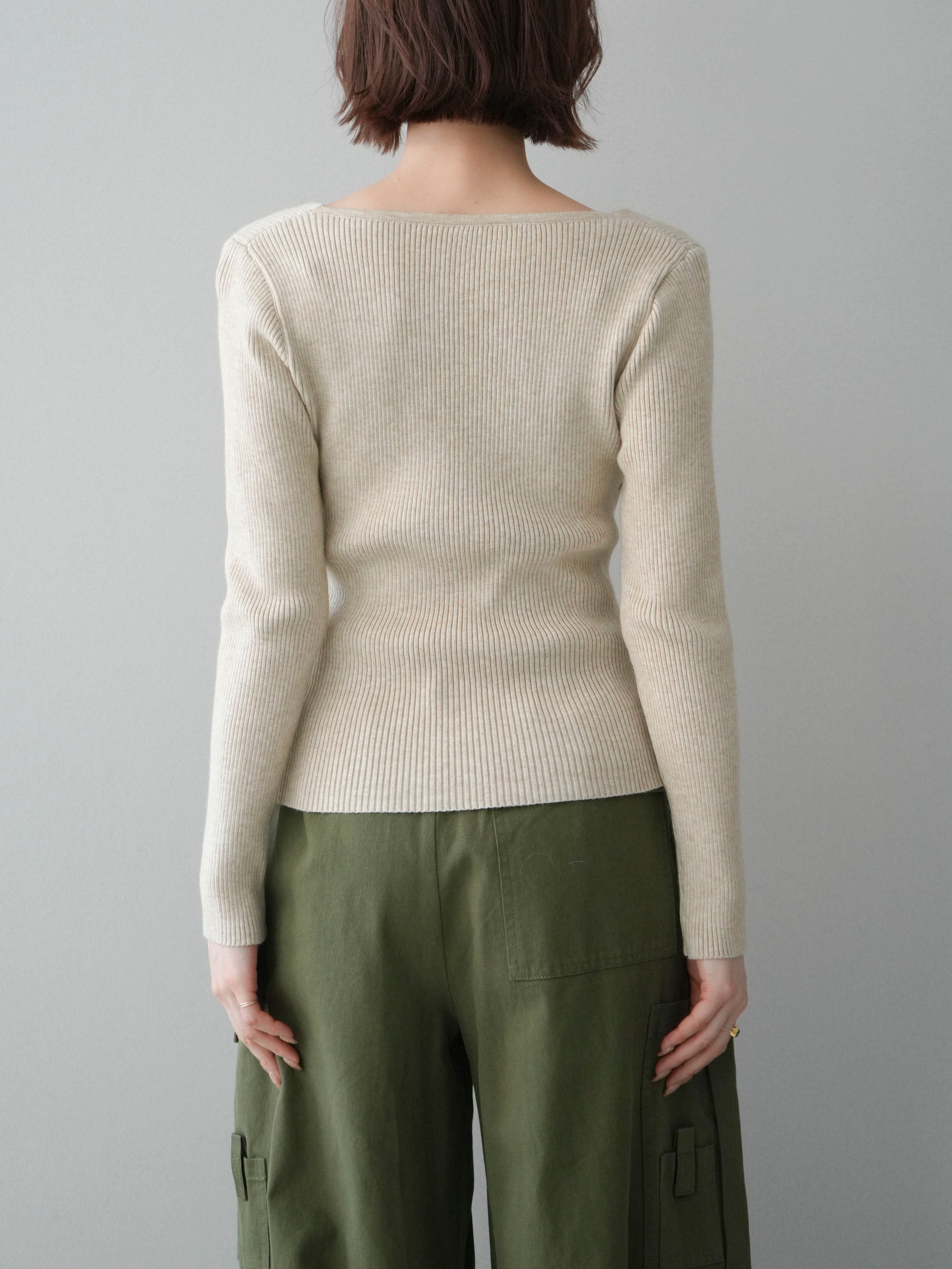 予約]Vネック配色レイヤードスリットニットトップス/beige – Lumier