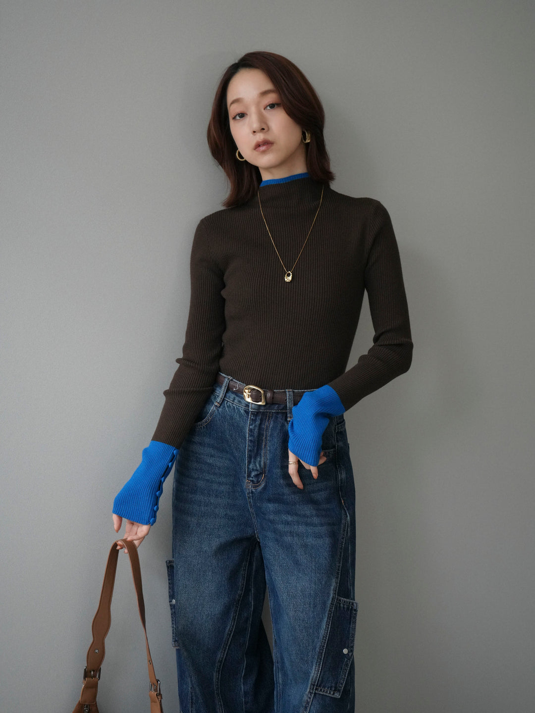 [予約]袖ボタンハイネック配色リブニットトップス/brown