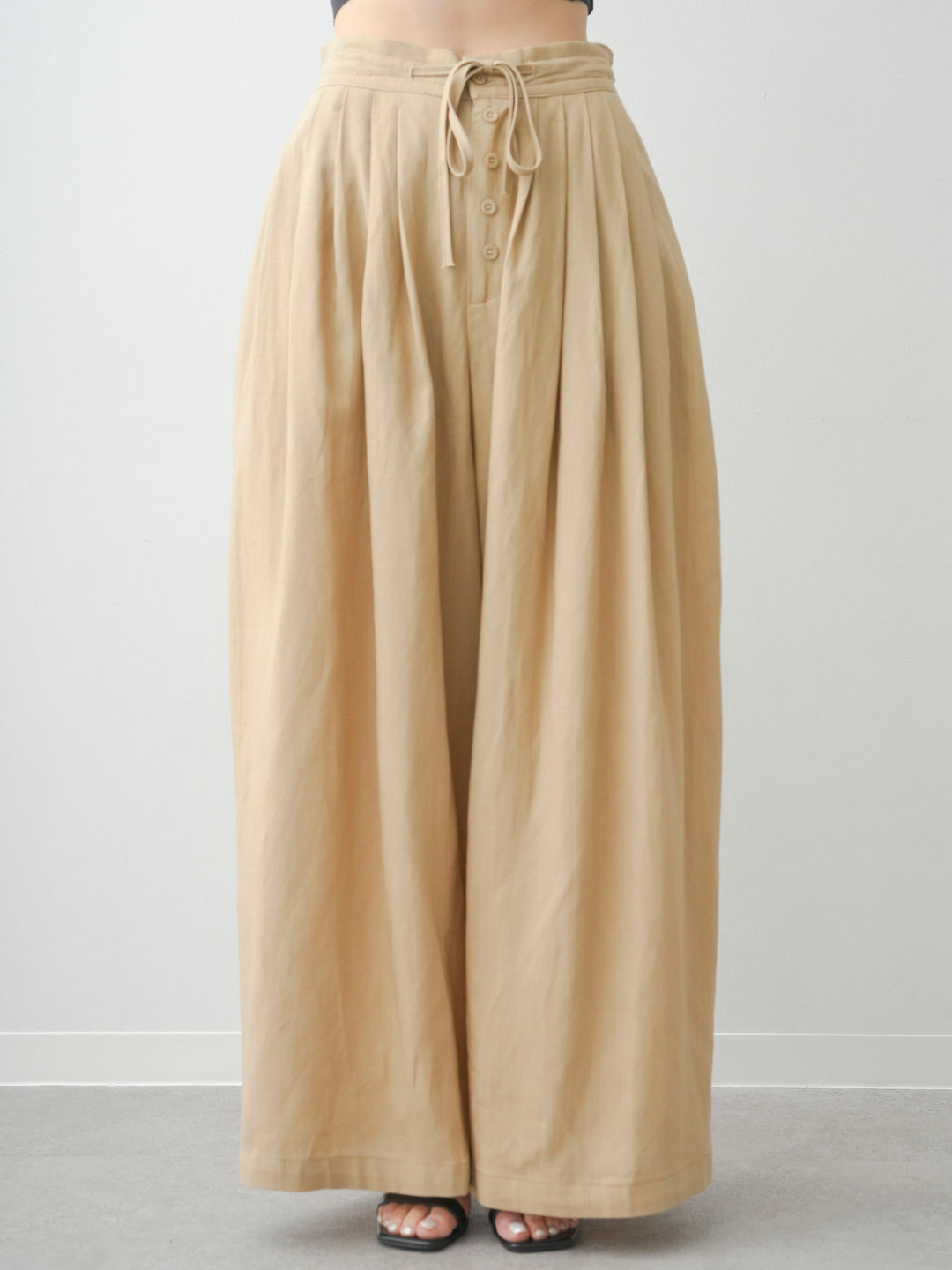 [予約]フロントボタンタックワイドパンツ/beige