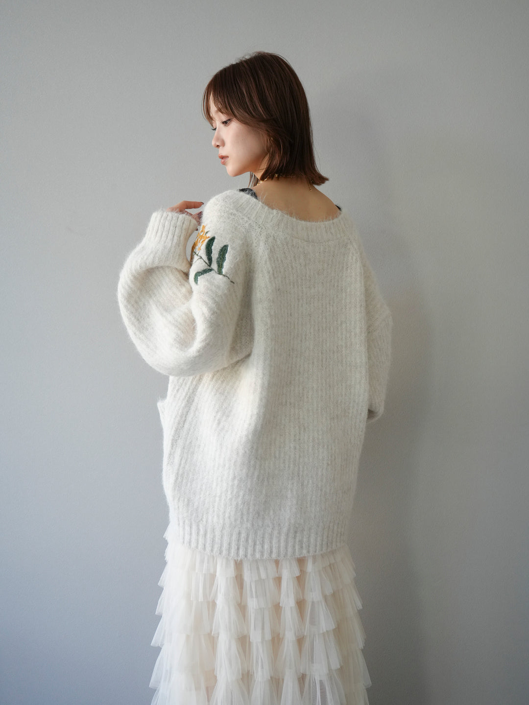 [SET] 花朵刺繡V領寬鬆針織開襟衫 + 薄紗層疊裙 (2套)