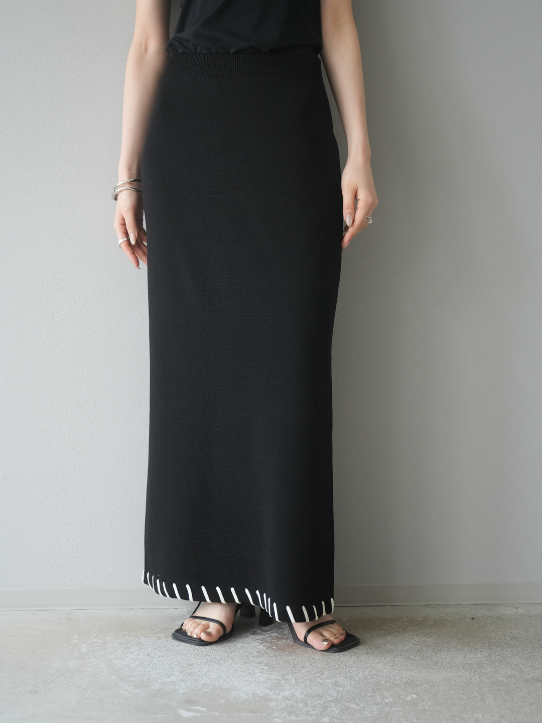 【預購】亞麻質感手縫針織緊身裙/黑色