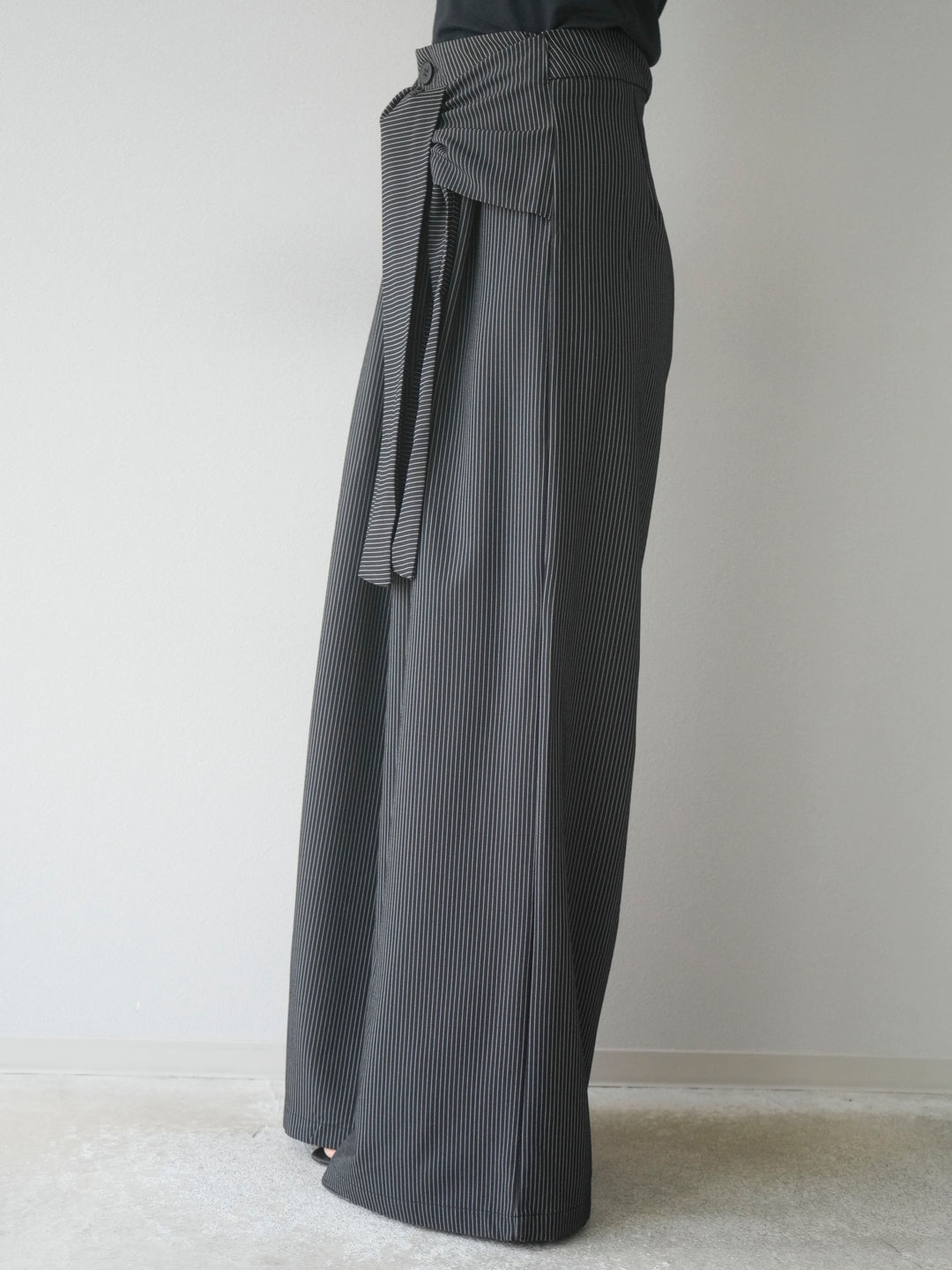 【預購】條紋裹腰闊腿褲/黑色