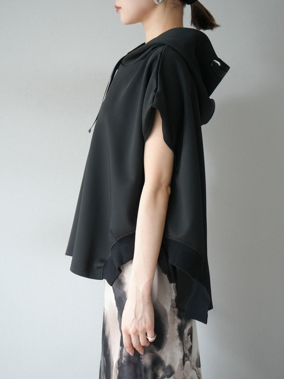 [予約]アシンメトリードルマンバックZIPフーディー/ブラック